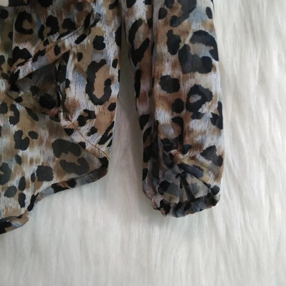 Charming Charlie Brown & Black Sheer Long Sleeve V Neck Animal Print Top Size L - Picture 4 of 9